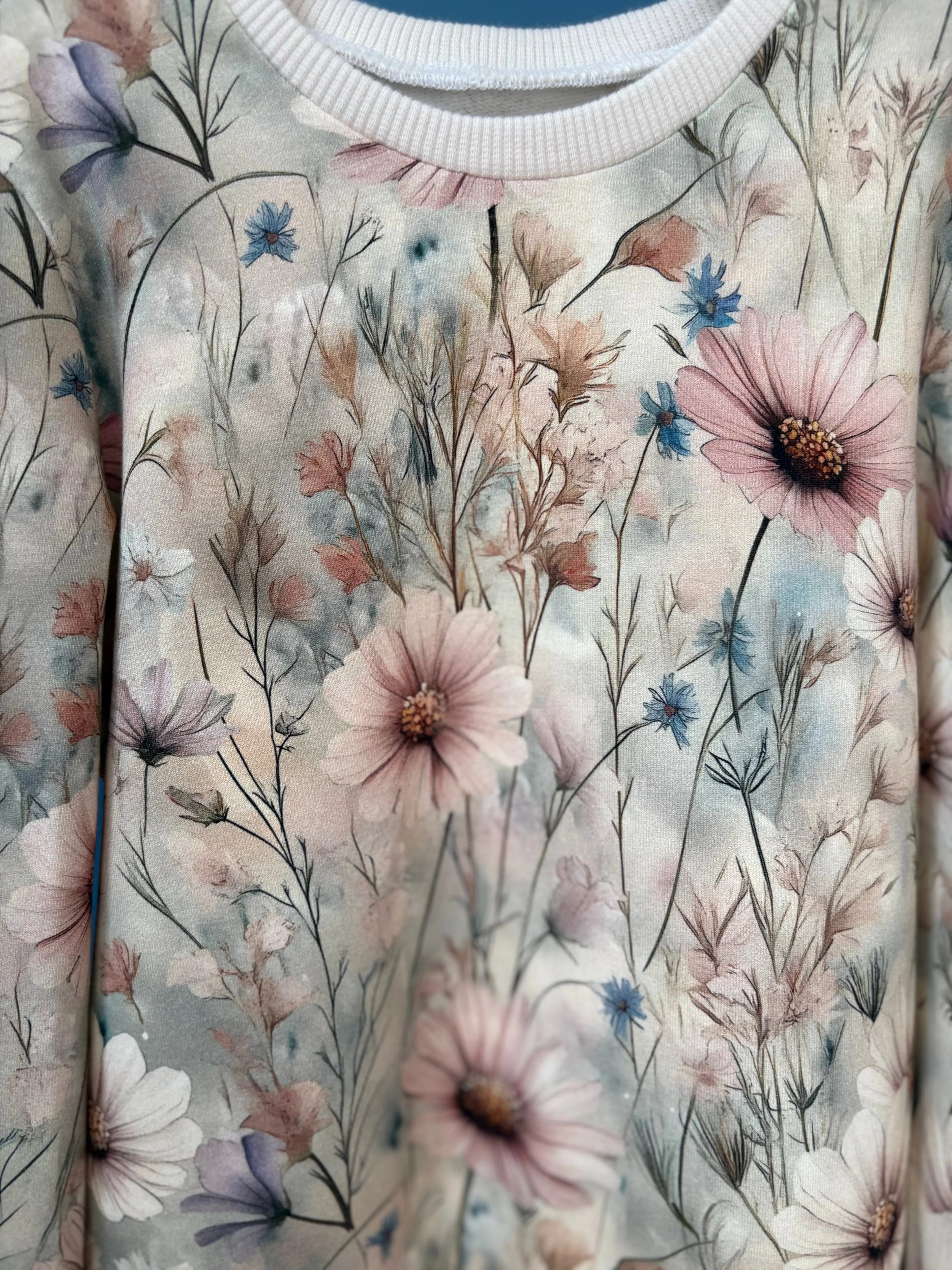 Bluza w kwiaty w odcieniach beżu z kremowym ściągaczem - Bunny Baby