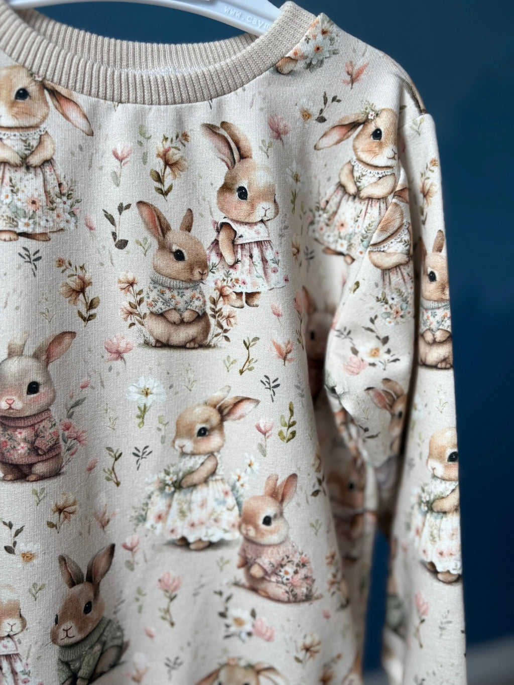 Bluza w króliczki w odcieniach beżu - Bunny Baby