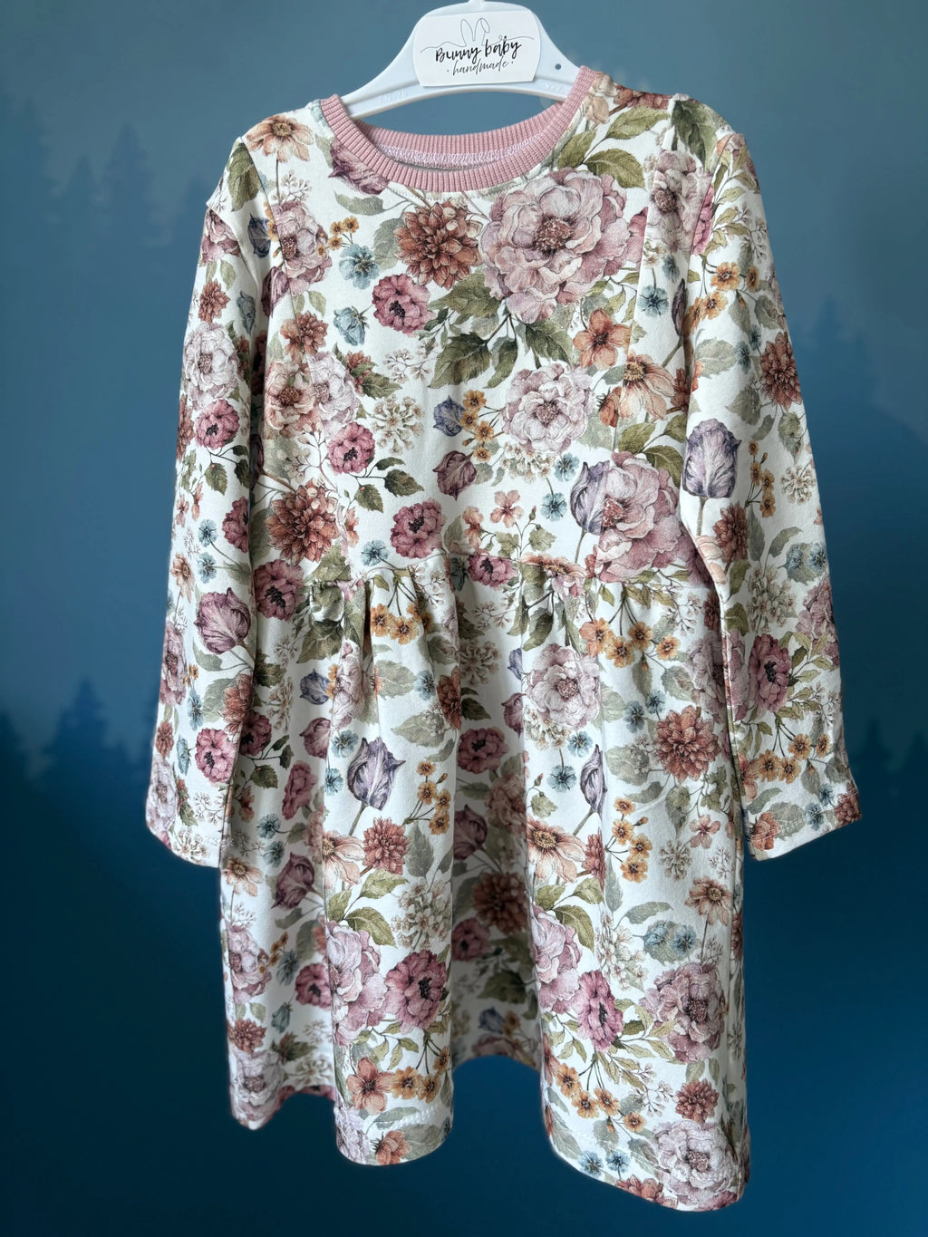 Sukienka na długi rękaw w delikatne kwiatuszki - Bunny Baby