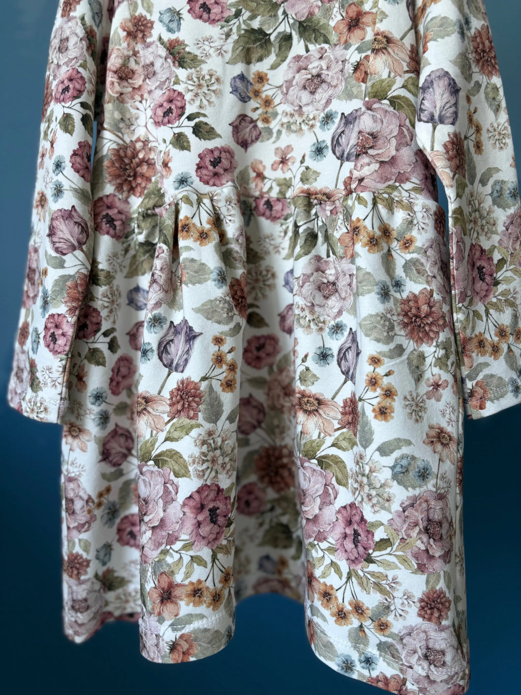 Sukienka na długi rękaw w delikatne kwiatuszki - Bunny Baby