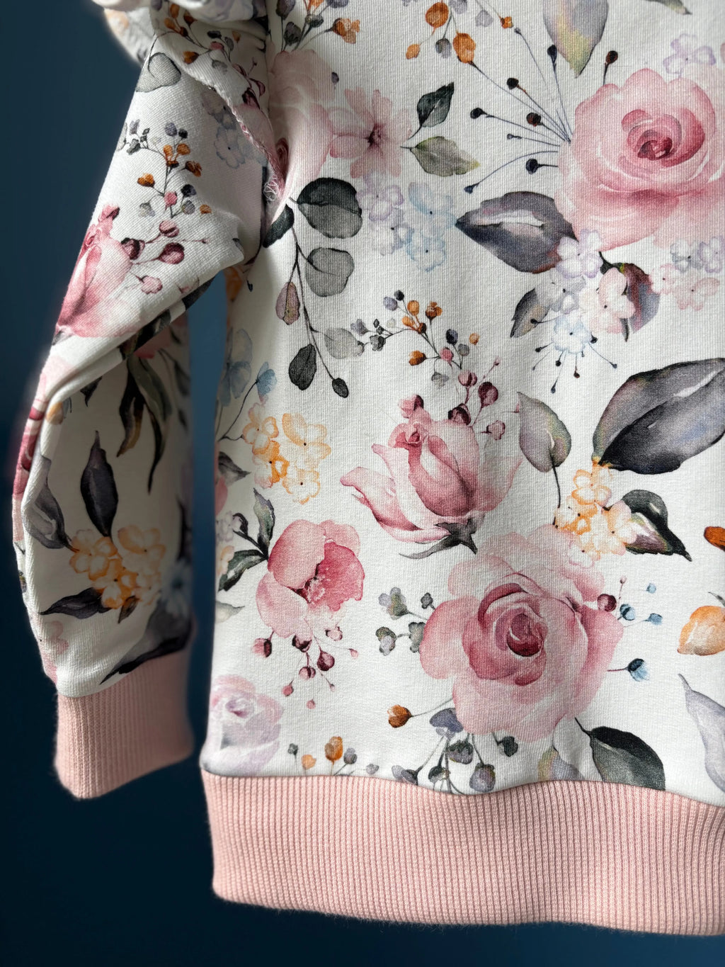 Bluza w delikatne różyczki z urokliwymi falbankami - Bunny Baby