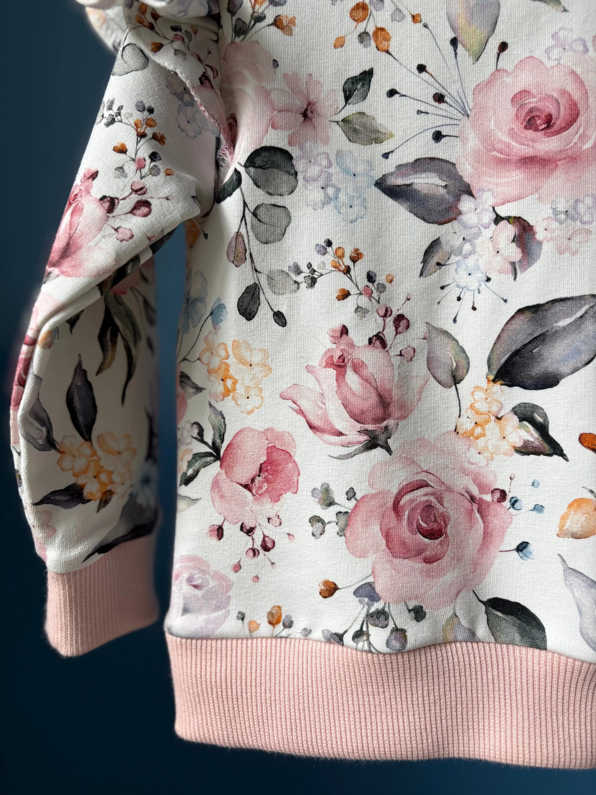 Bluza w delikatne różyczki z urokliwymi falbankami - Bunny Baby