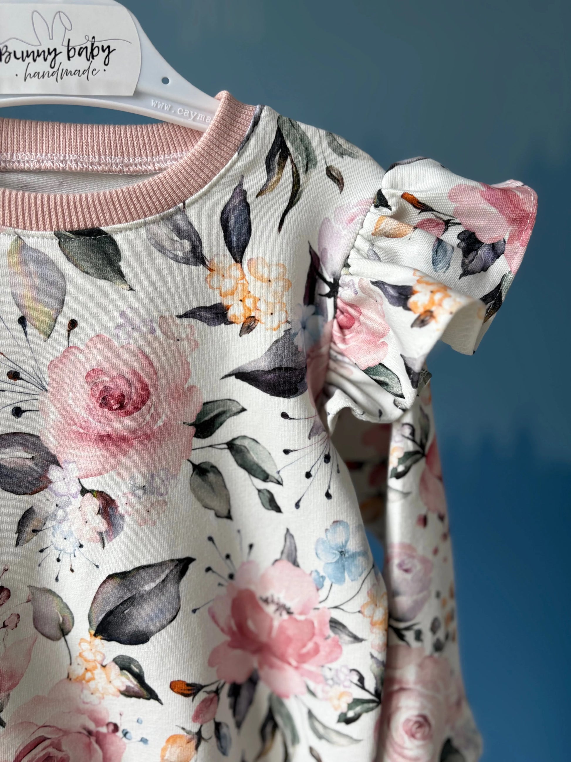 Bluza w delikatne różyczki z urokliwymi falbankami - Bunny Baby