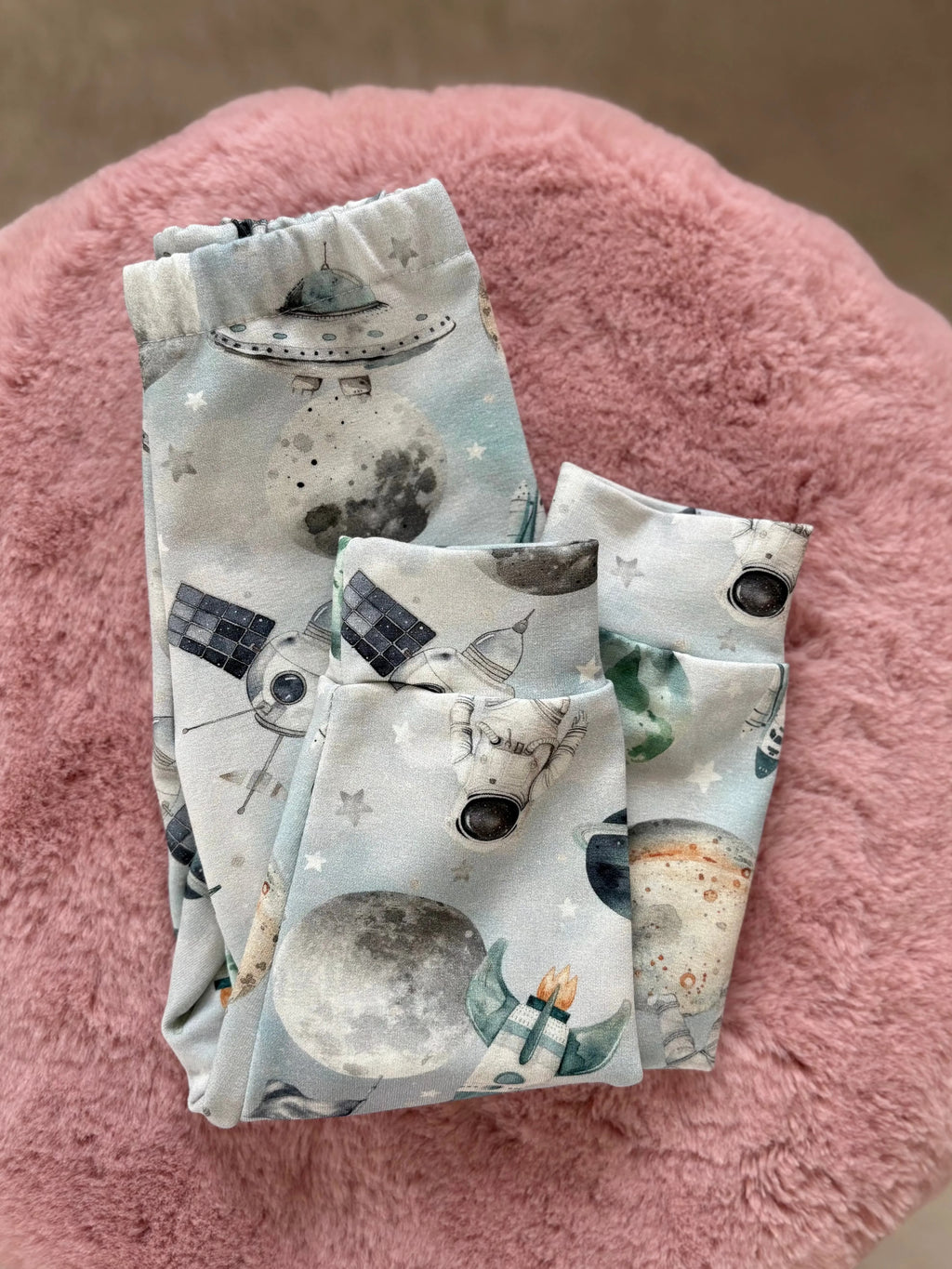 Komplet dresowy w kosmos w odcieniach błękitu ze ściągaczami - Bunny Baby