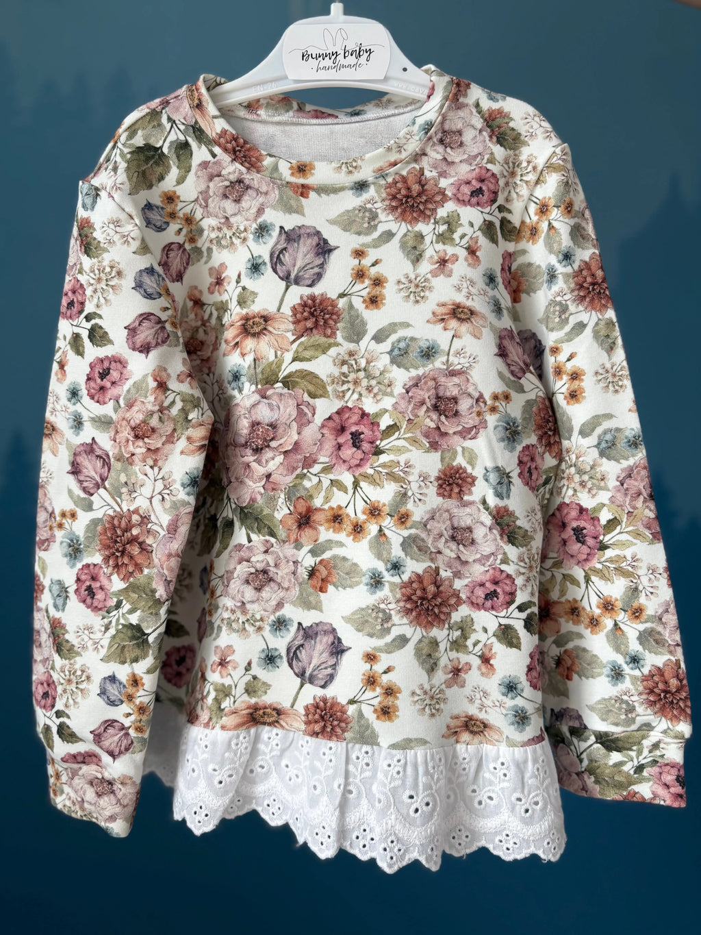 Bluza w kwiaty z białym haftem angielskim - Bunny Baby