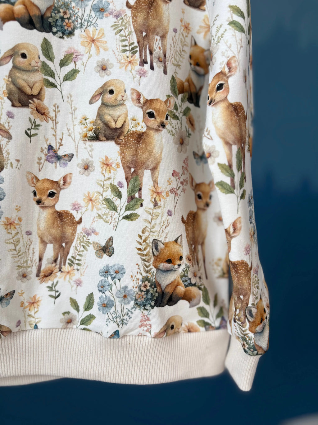 Bluza leśne zwierzątka na jasnym tle - Bunny Baby