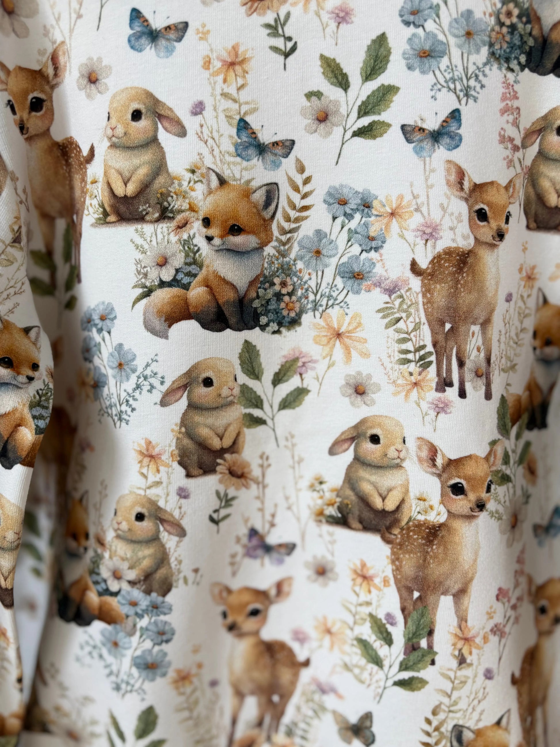 Bluza leśne zwierzątka na jasnym tle - Bunny Baby