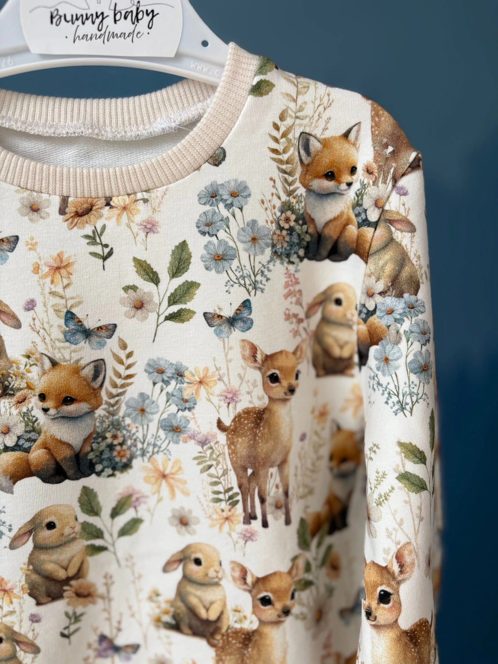 Bluza leśne zwierzątka na jasnym tle - Bunny Baby